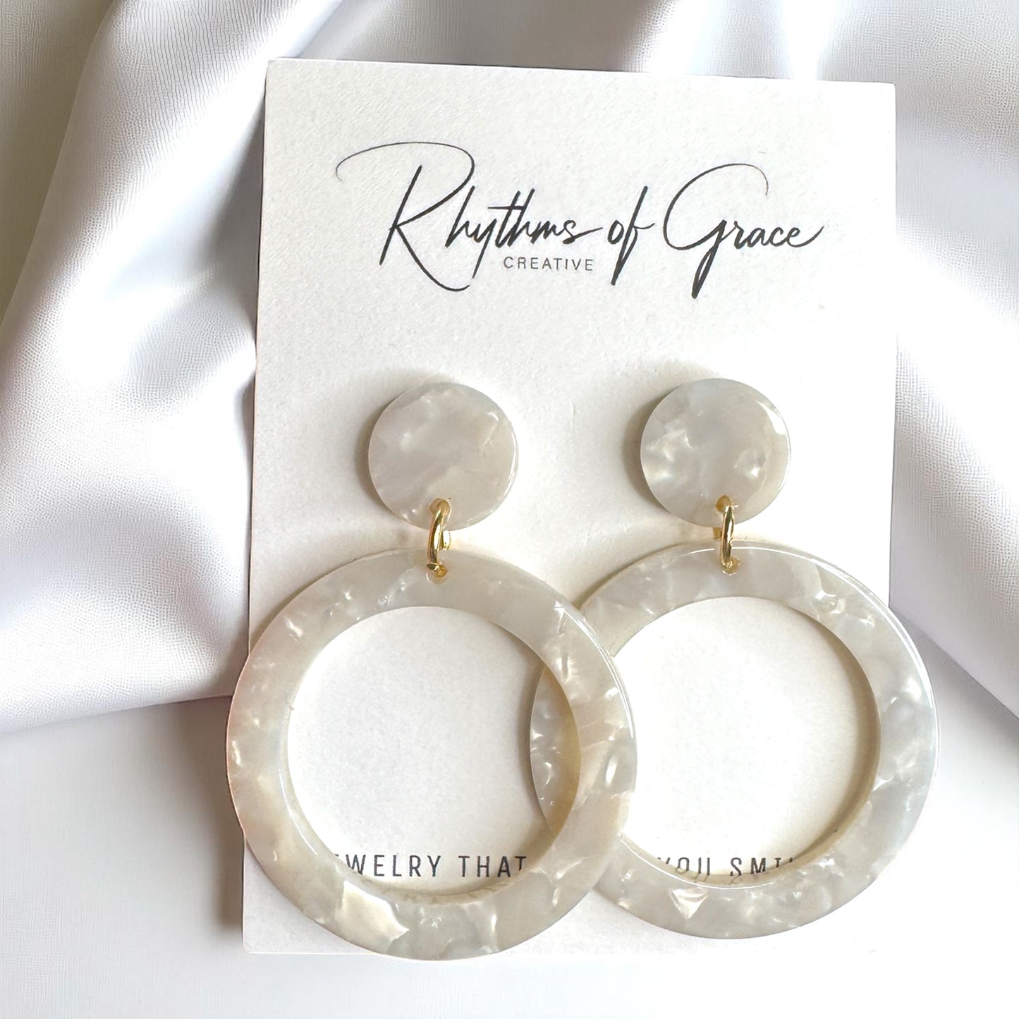 Glamorous White Marbled Acrylic Dangle Earrings - Chic Round Design!