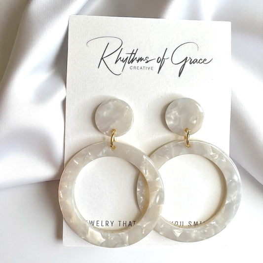 Glamorous White Marbled Acrylic Dangle Earrings - Chic Round Design!