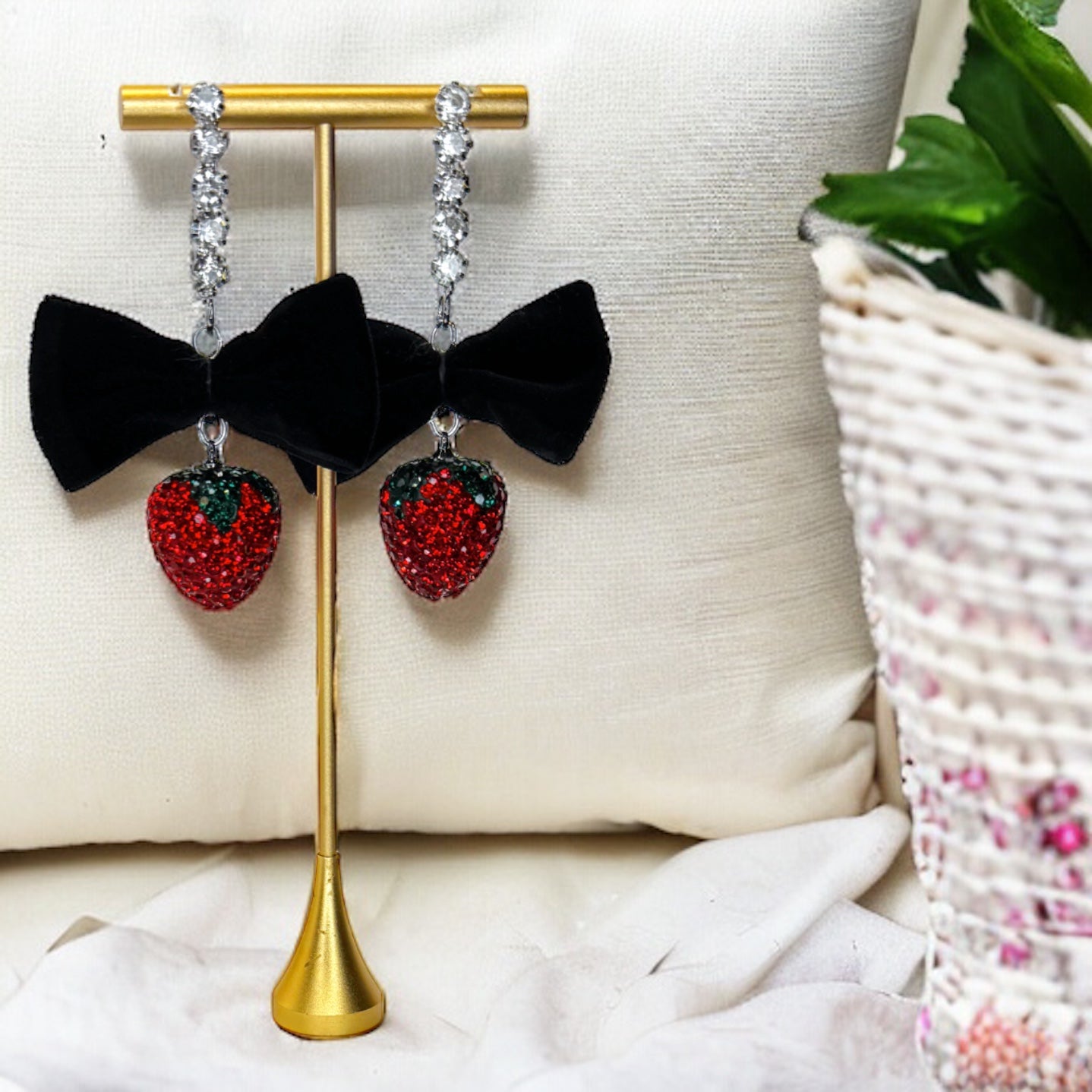 Sweet Summertime Sparkle: Rhinestone Strawberry Earrings ๐