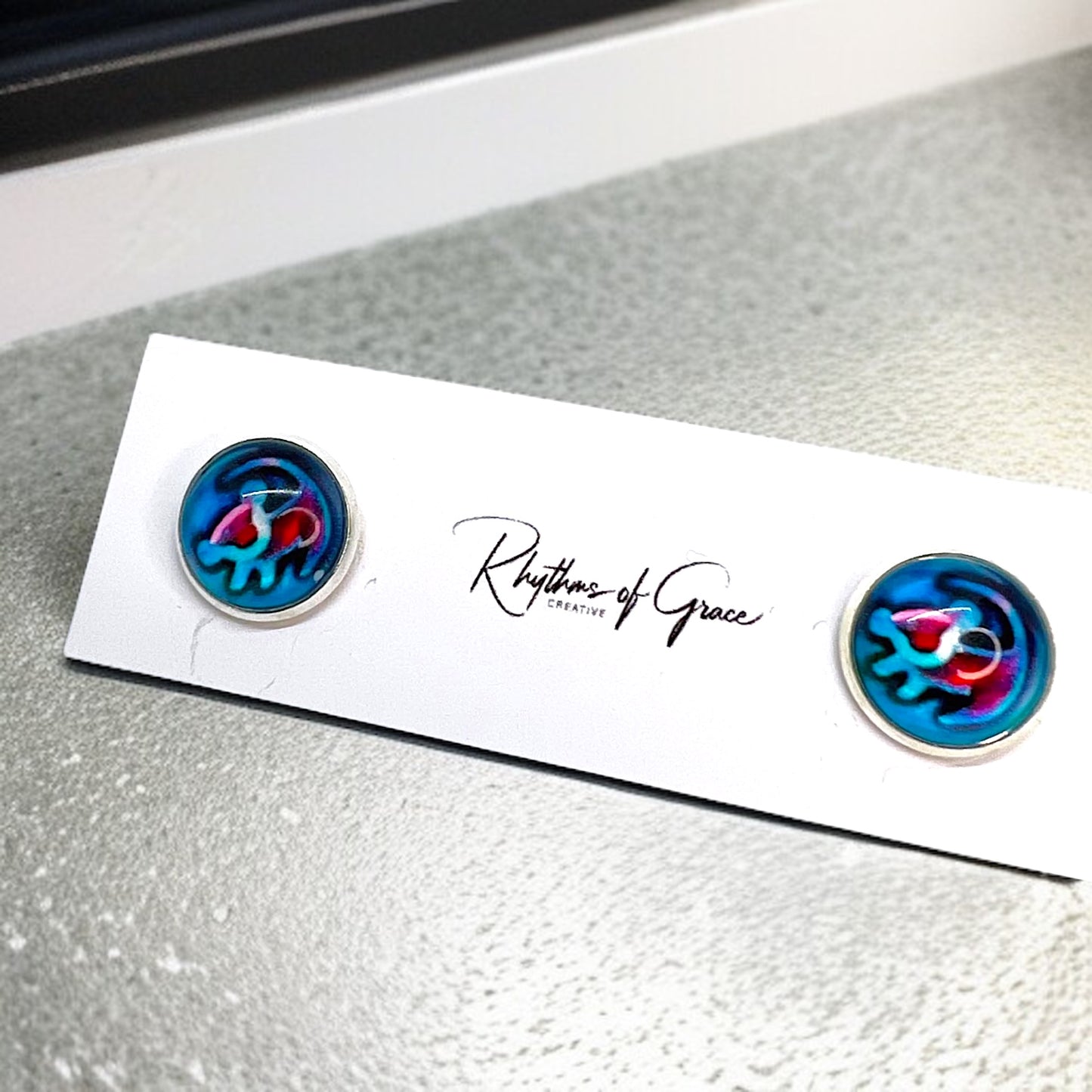 Roar into Style with Lion King Cabochon Stud Earrings!