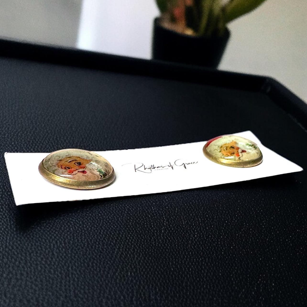 Vintage Santa Cabochon Stud Earrings – A Jolly Holiday Delight!