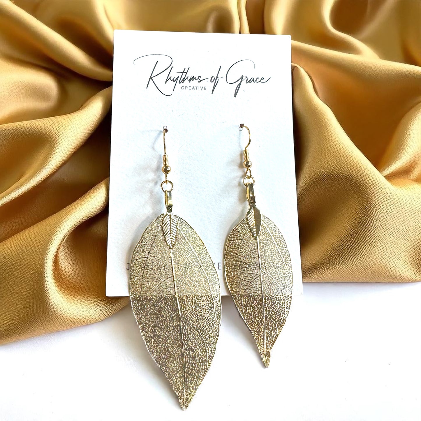 Delicate Gold Leaf Earrings – Nature's Elegance for Your Ears! ✨