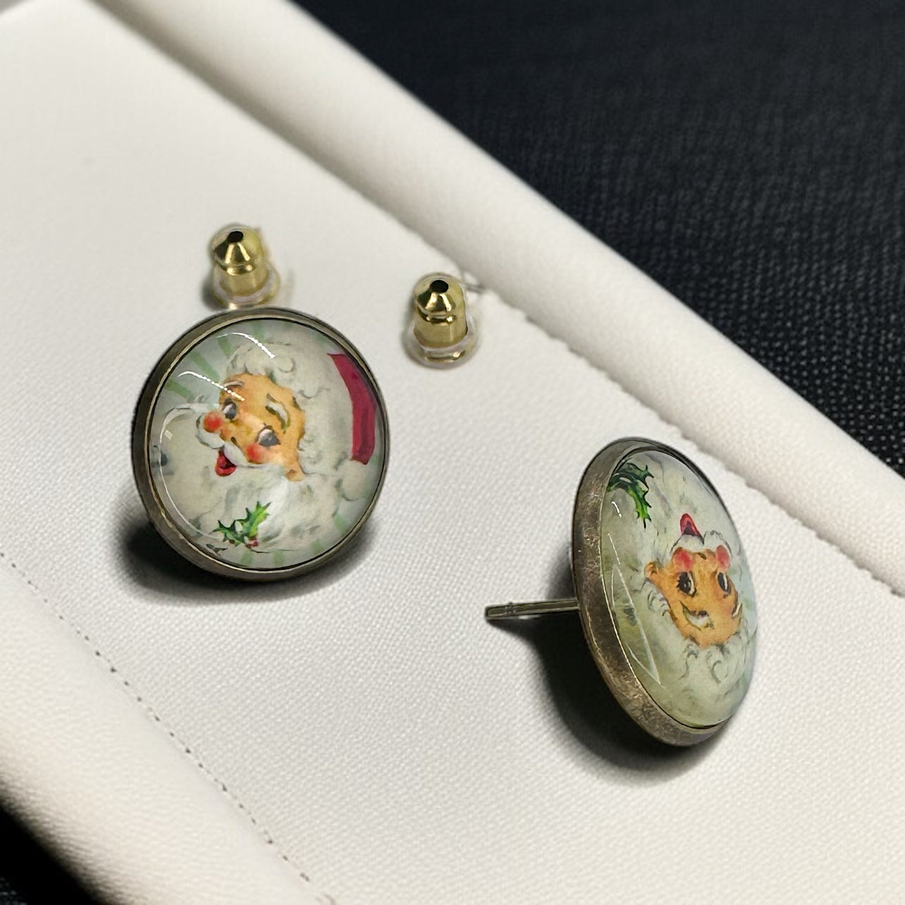 Vintage Santa Cabochon Stud Earrings – A Jolly Holiday Delight!