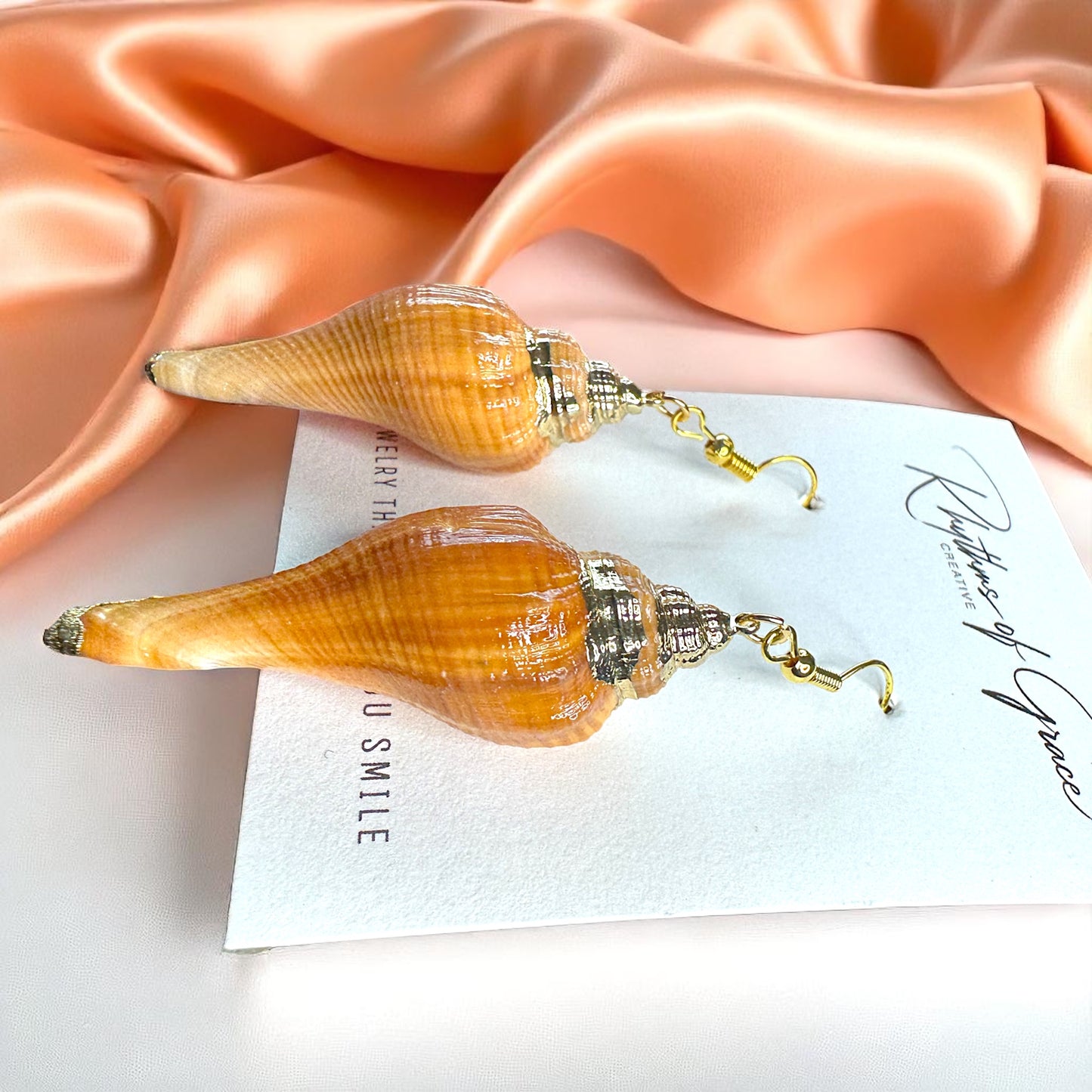 Dive into the Ocean Vibes with Our Seashell Dangle Earrings!