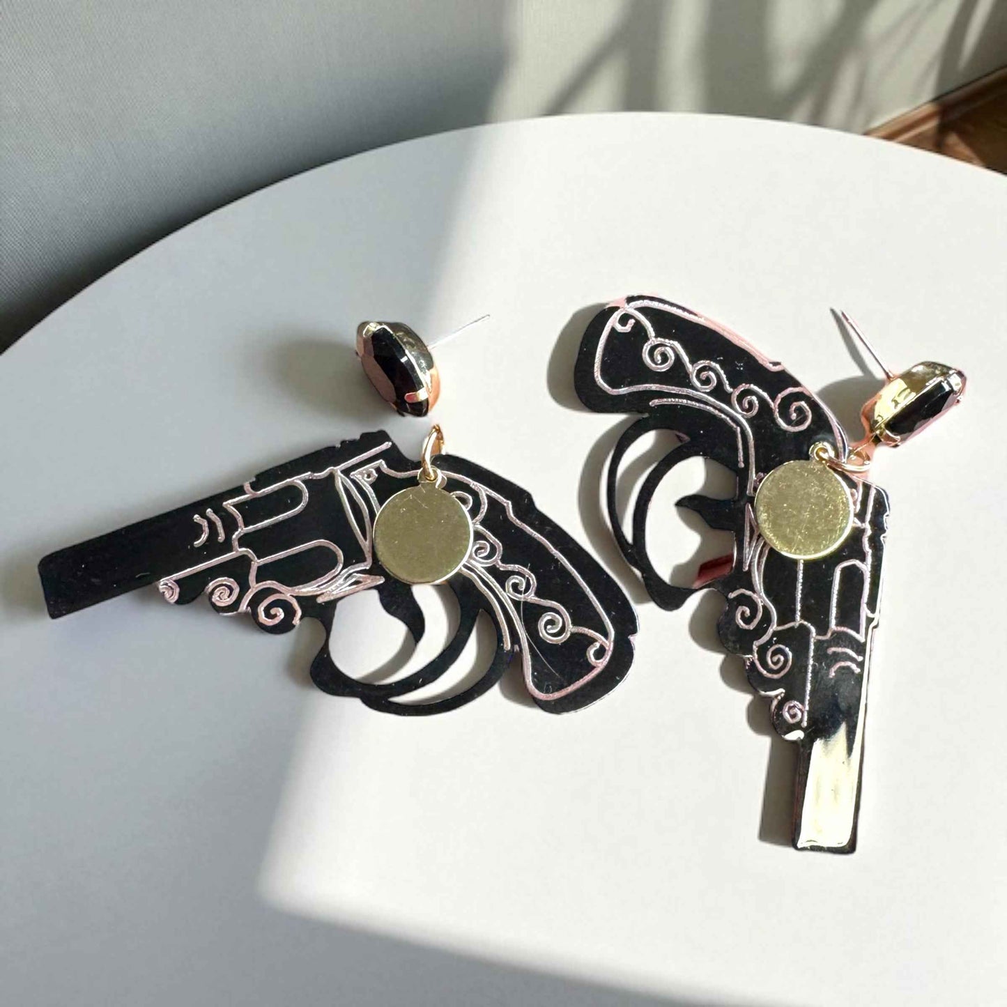 Western Vibes: Handgun Dangle Earrings – Personalized Pistol Style in Black or Peach 🤠