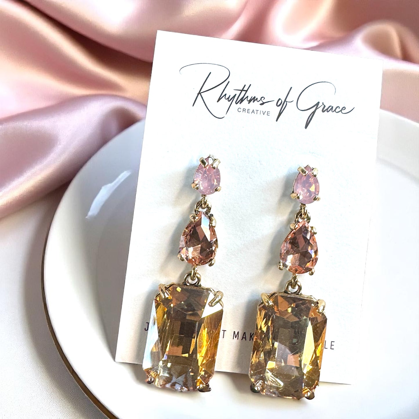 Blush & Sparkle: Stunning Pale Pink Rhinestone Drop Earrings!