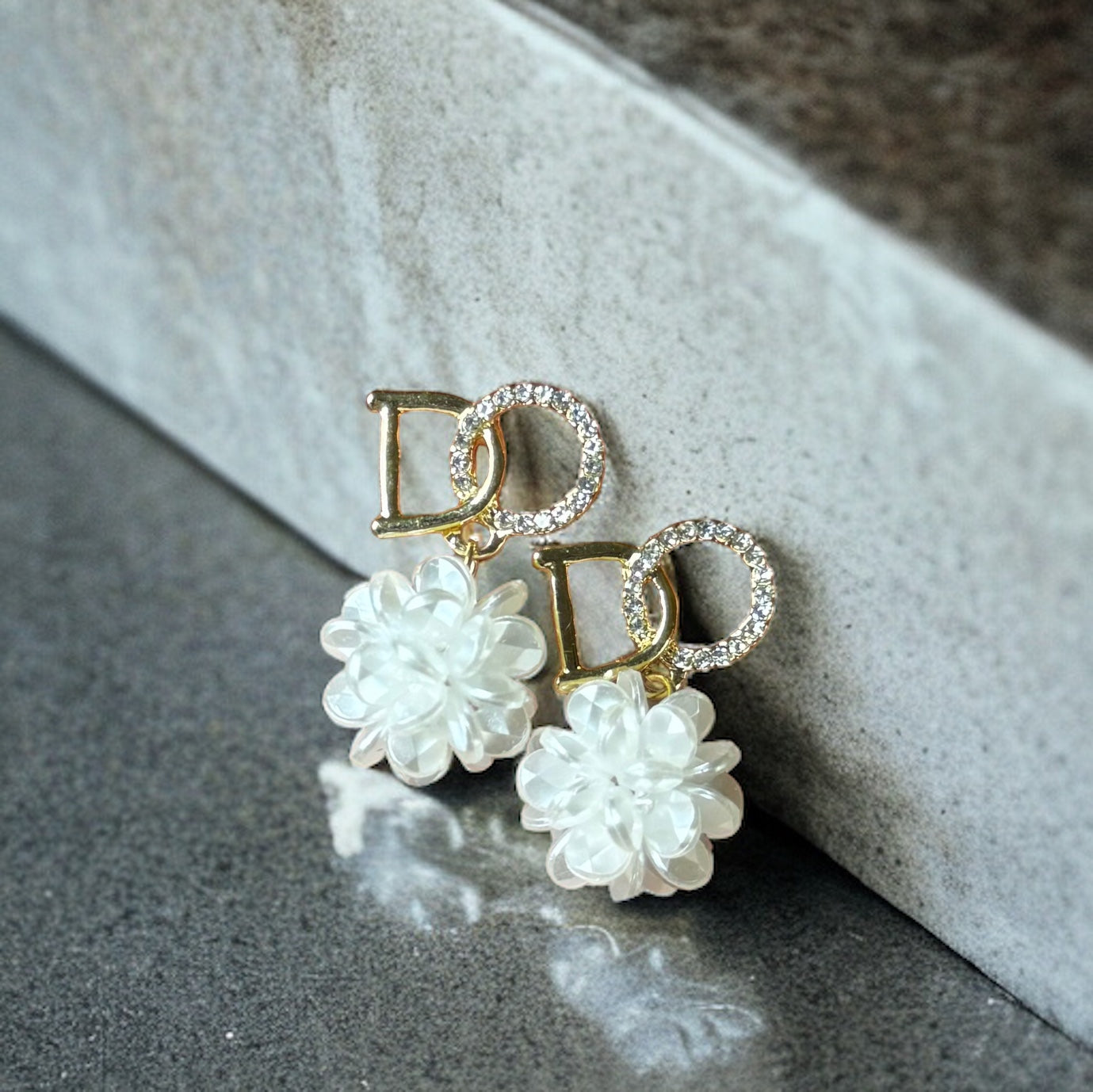 Dazzling 'I Do' Rhinestone Earrings: Shine Bright on Your Big Day!