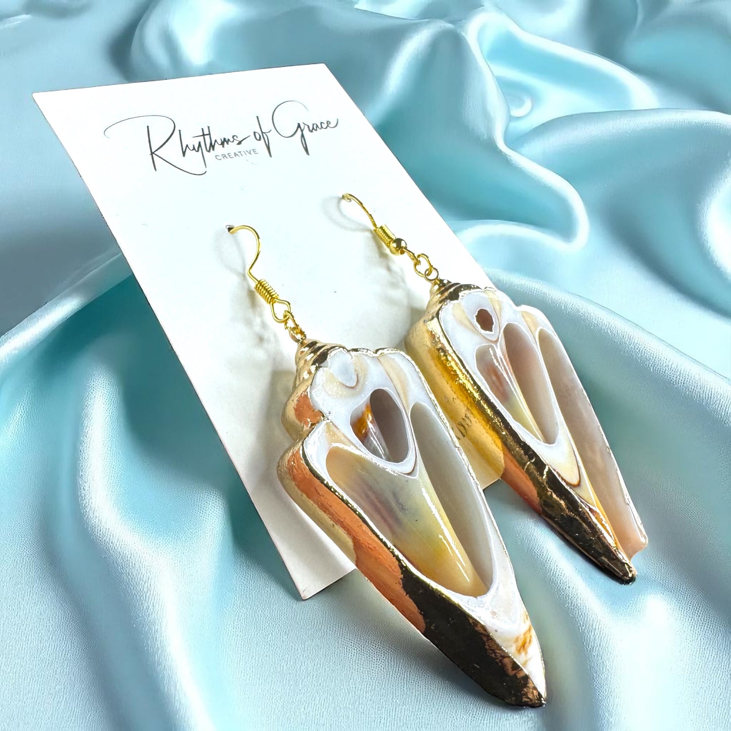 Dive into the Ocean Vibes with Our Seashell Dangle Earrings!