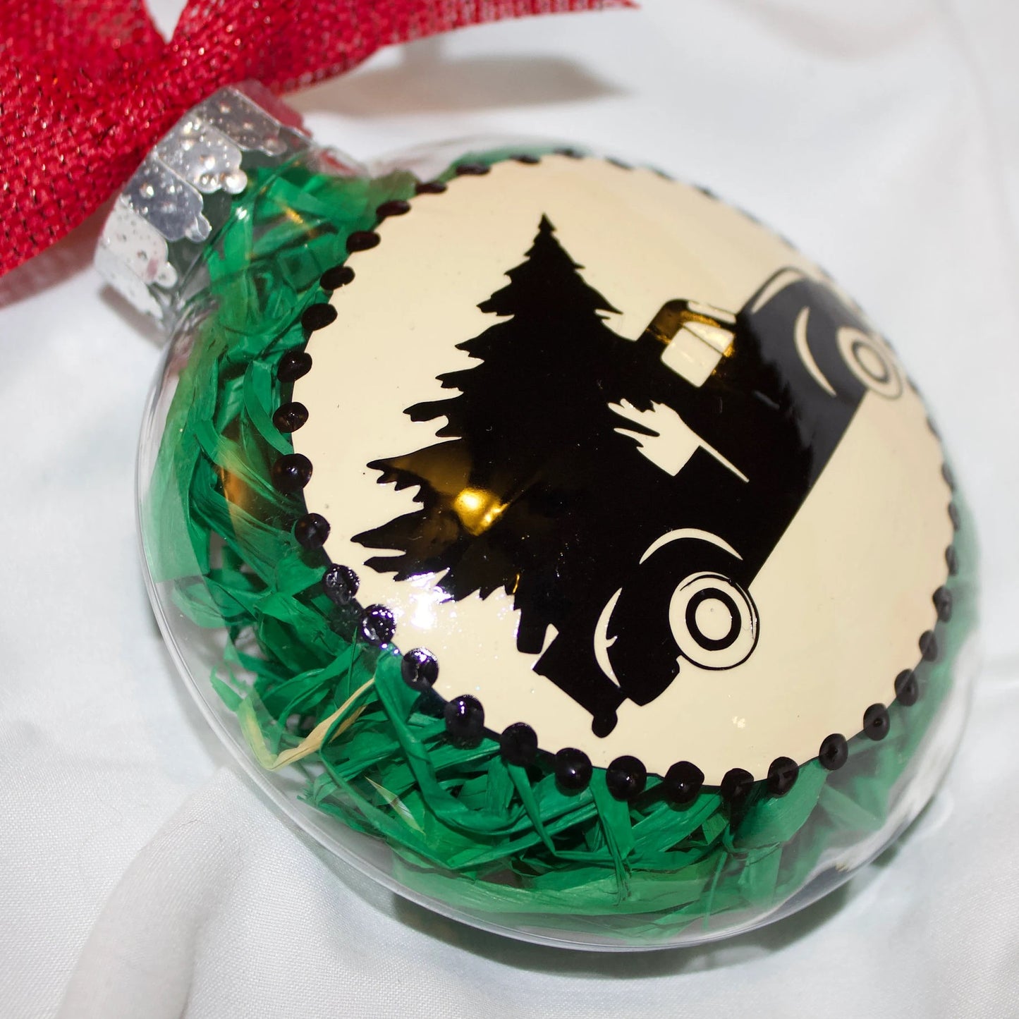 Christmas Ornament: "Old Fashioned Christmas" – A Nostalgic Holiday Keepsake