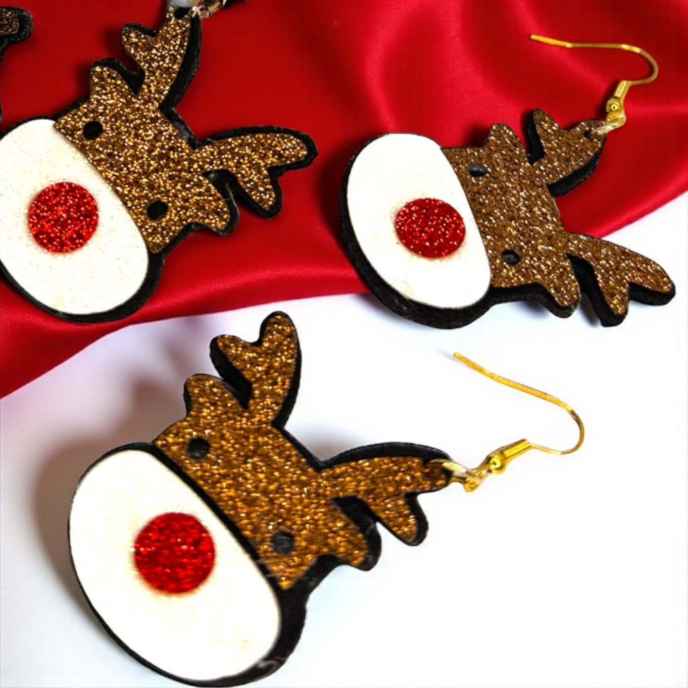 Dazzle and Delight: Glitter Reindeer Dangle Earrings! 🎉