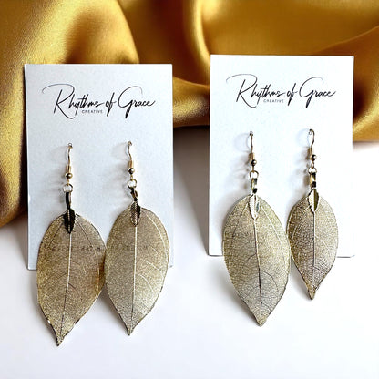 Delicate Gold Leaf Earrings – Nature's Elegance for Your Ears! ✨