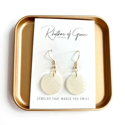 Chic White Marbled Dangle Earrings - Elegant Round Drop Jewelry