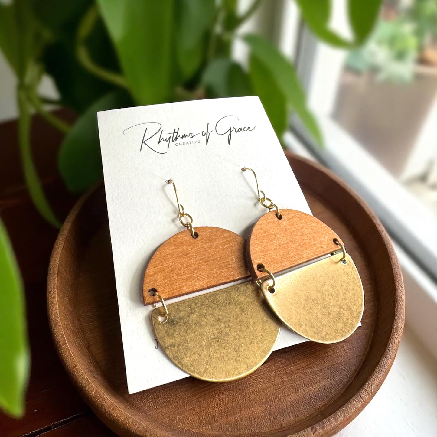 Boho Bliss: Chic Wood & Gold Dangle Earrings for Every Adventure