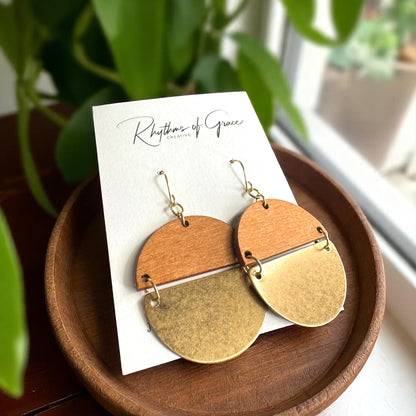 Boho Bliss: Chic Wood & Gold Dangle Earrings for Every Adventure