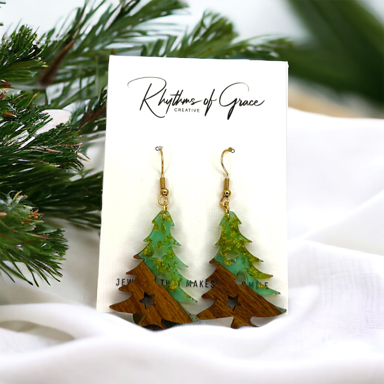 Trim Your Ears with Cheer – Christmas Tree Earrings in Gold or Green! ✨