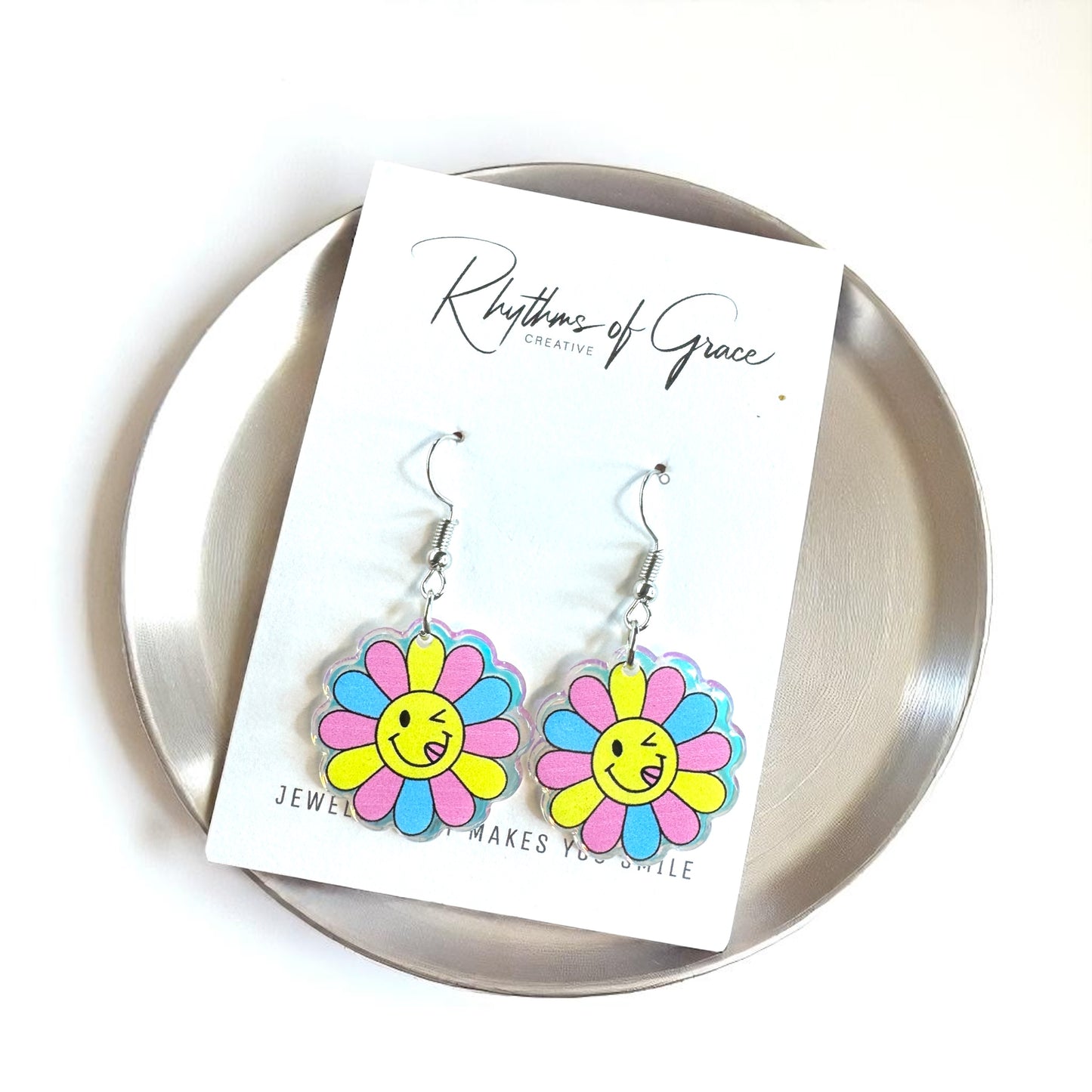 Smiley Face Flower Earrings: Wear Your Joy in Style!