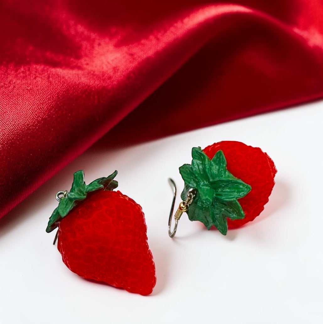 Berry Cute Strawberry Dangle Earrings - Sweet Summer Vibes!🍓