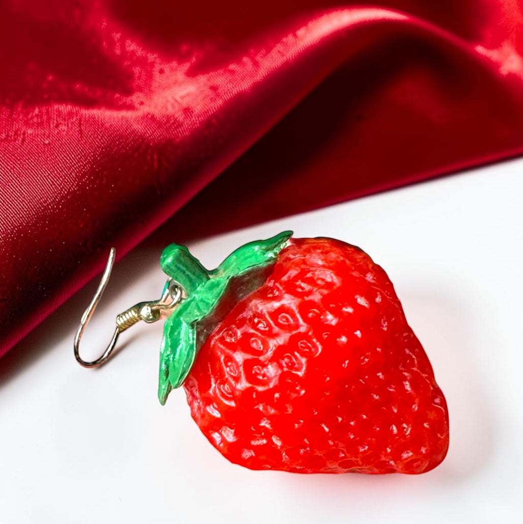 Berry Cute Strawberry Dangle Earrings - Sweet Summer Vibes!🍓
