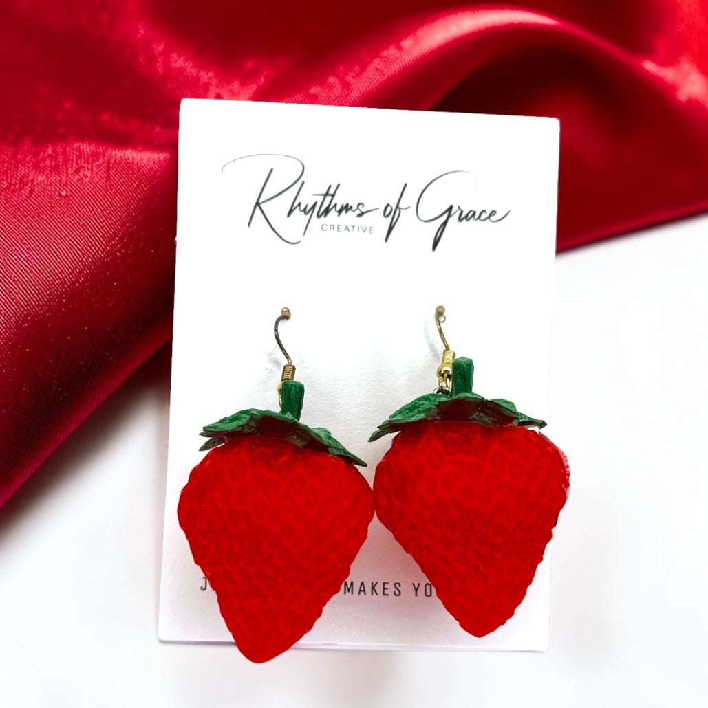 Berry Cute Strawberry Dangle Earrings - Sweet Summer Vibes!🍓