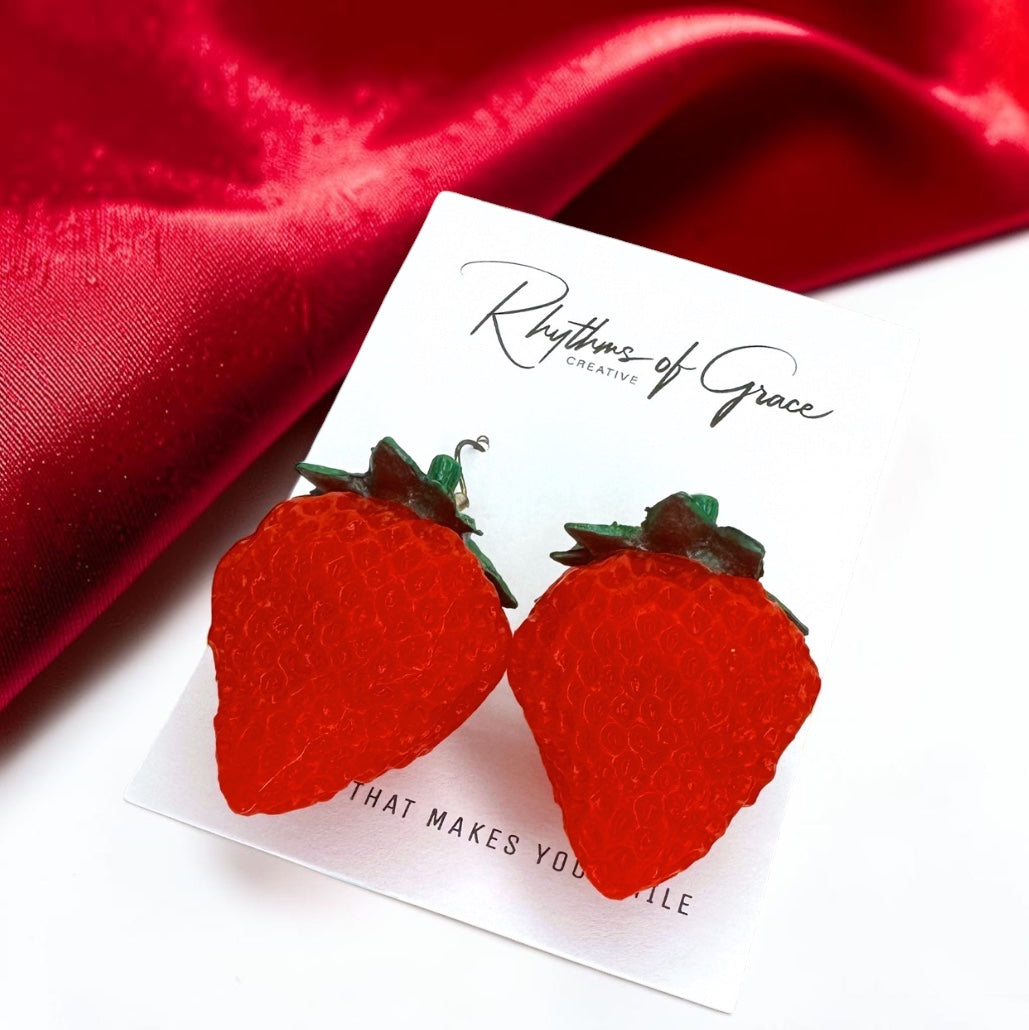 Berry Cute Strawberry Dangle Earrings - Sweet Summer Vibes!🍓