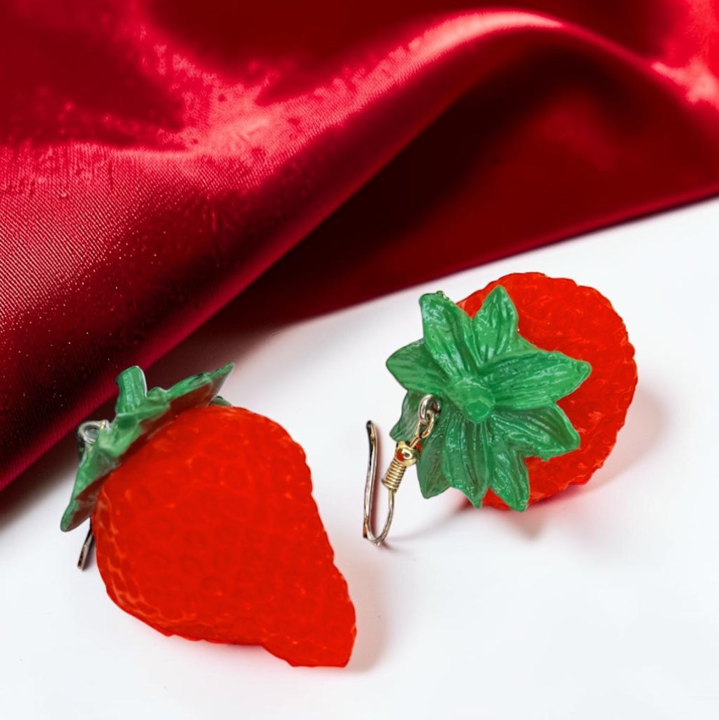 Berry Cute Strawberry Dangle Earrings - Sweet Summer Vibes!🍓
