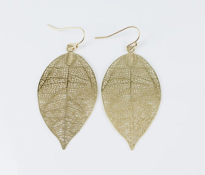 Delicate Gold Leaf Earrings – Nature's Elegance for Your Ears! ✨