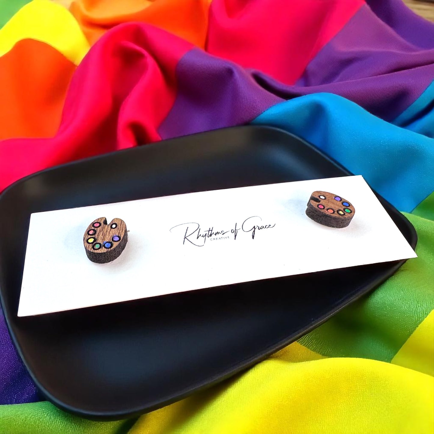 Chic Canvas: Wooden Paint Palette Earrings 🎨