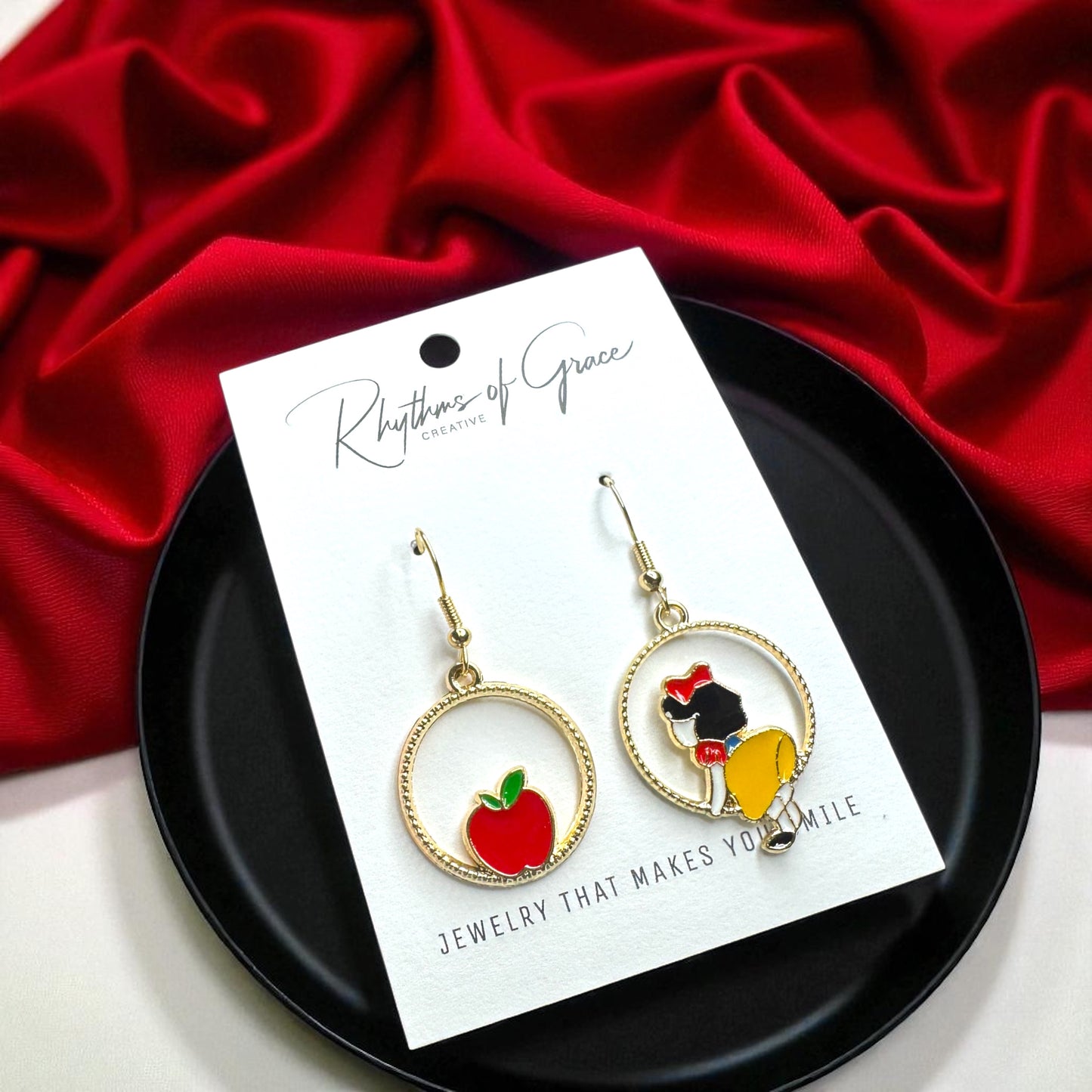 Fairytale Charm: Snow White & Poison Apple Mismatched Earrings 🍎✨