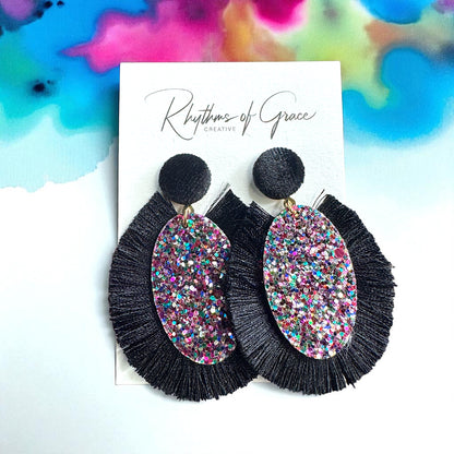 Glamorous Glitter Black Beauty Tassel Earrings – Sparkle and Swing! 🌟🖤