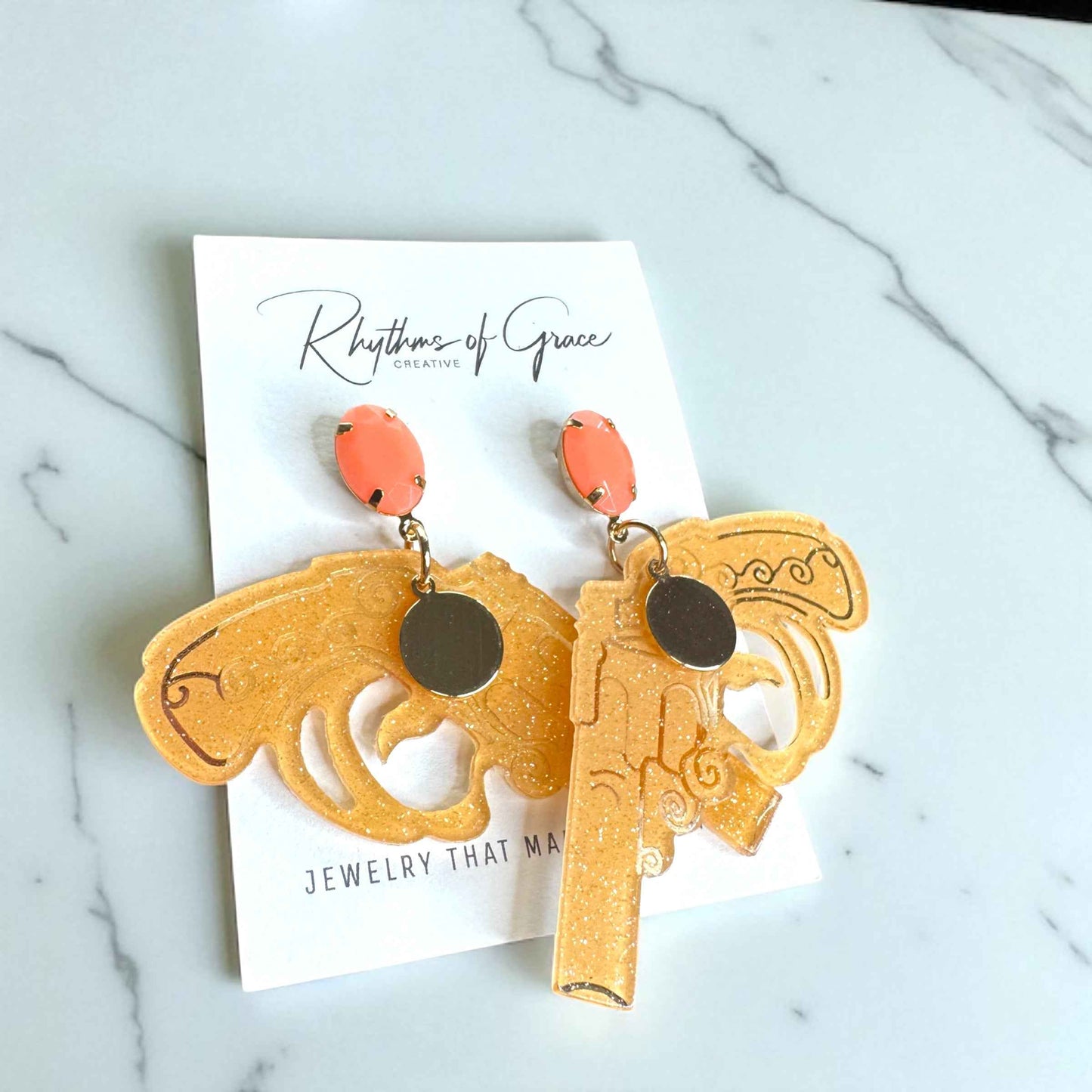 Western Vibes: Handgun Dangle Earrings – Personalized Pistol Style in Black or Peach 🤠