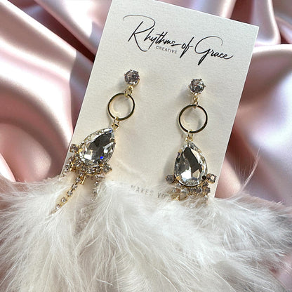 Dreamy White Feather Earrings – Rhinestone Dangles for Boho Queens