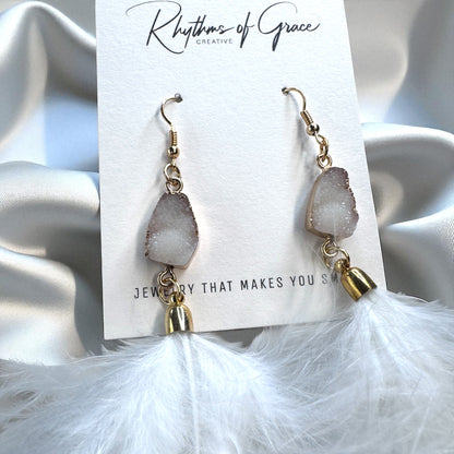 "Feathered Dreams" Druzy Dangle Earrings – Embrace Your Boho Sparkle!
