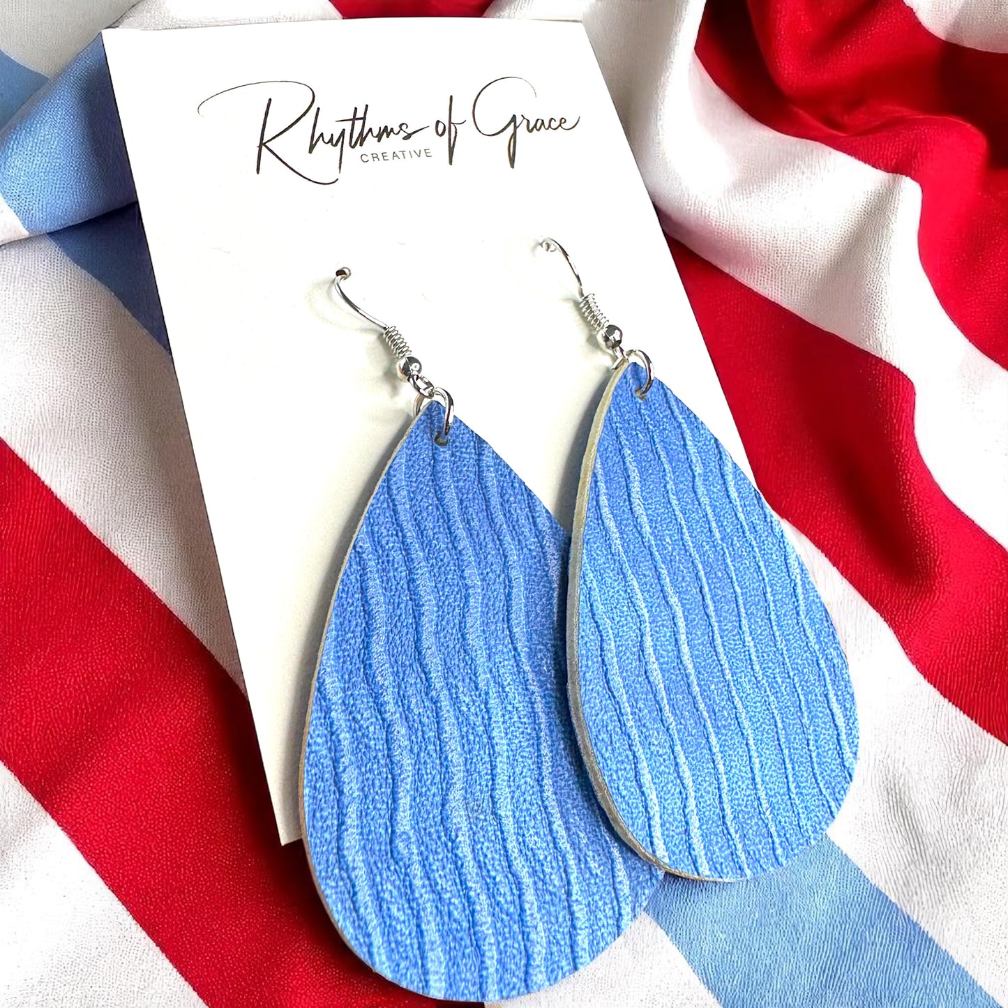 Teardrop Treasures: Red & Blue Faux Leather Dangle Earrings for Ultimate Style!