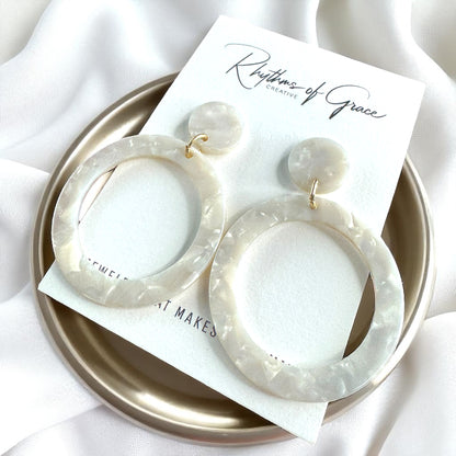 Glamorous White Marbled Acrylic Dangle Earrings - Chic Round Design!