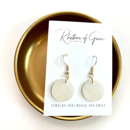 Chic White Marbled Dangle Earrings - Elegant Round Drop Jewelry