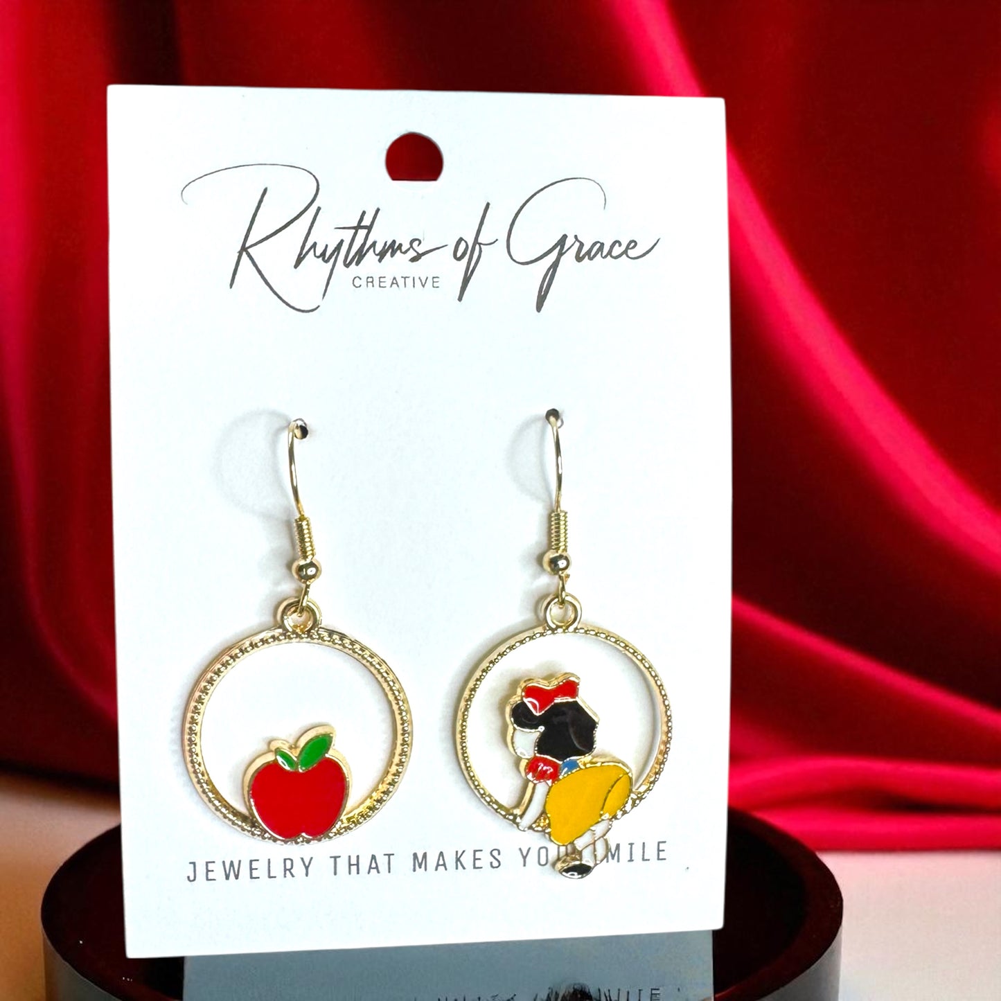 Fairytale Charm: Snow White & Poison Apple Mismatched Earrings 🍎✨