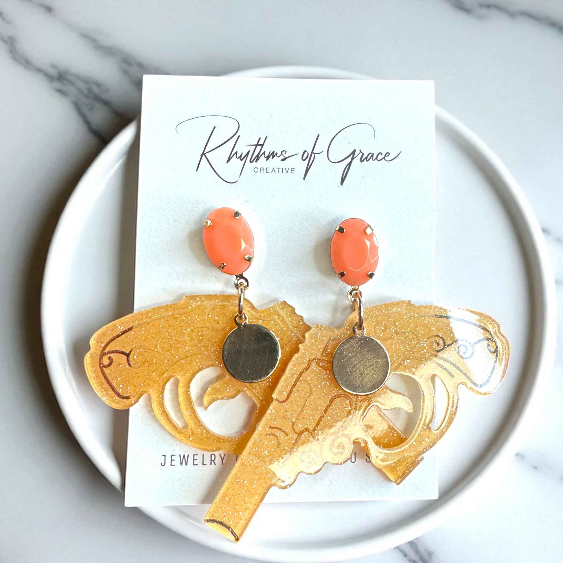 Western Vibes: Handgun Dangle Earrings – Personalized Pistol Style in Black or Peach 🤠