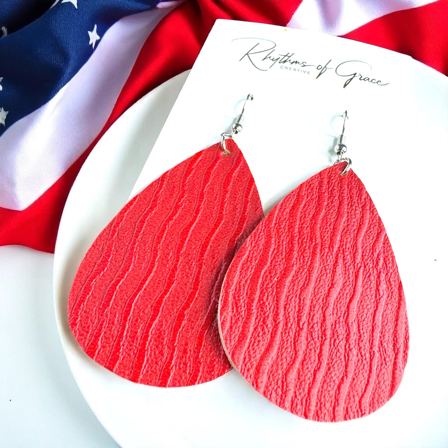 Teardrop Treasures: Red & Blue Faux Leather Dangle Earrings for Ultimate Style!