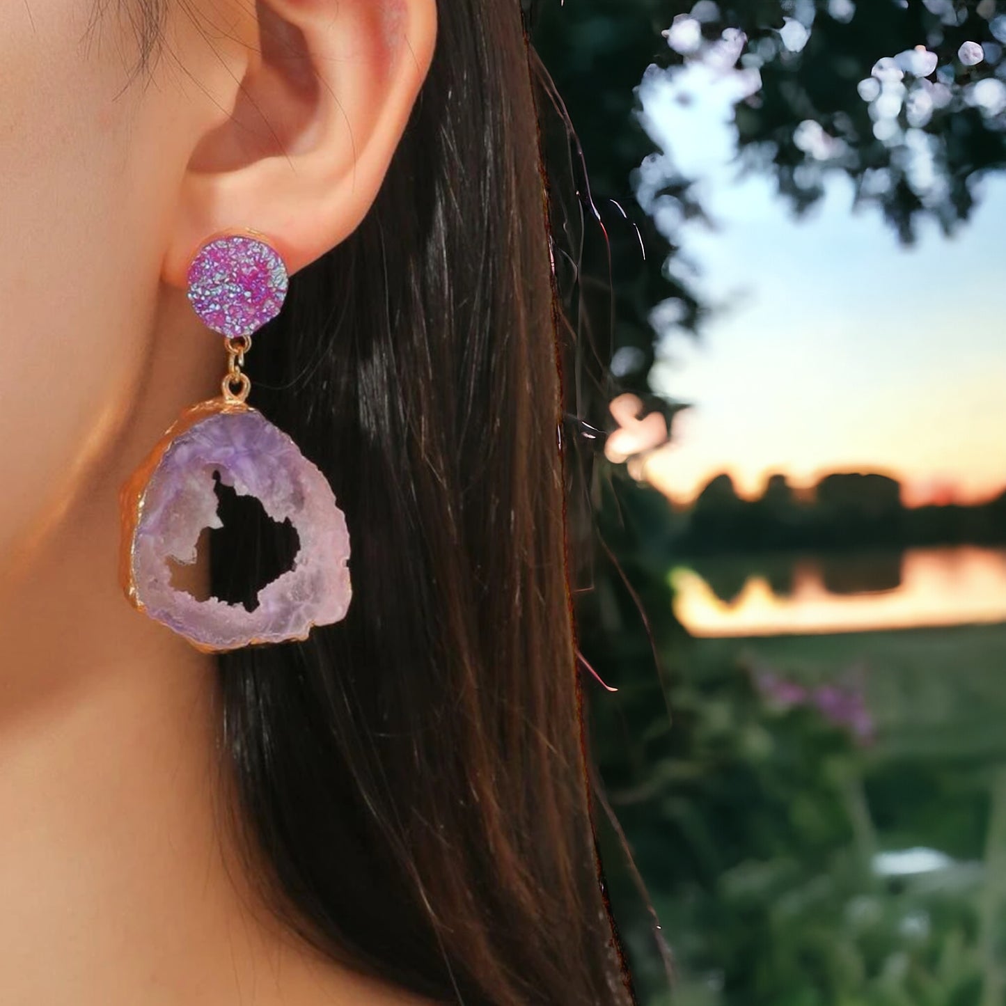 Sparkle & Rock: Mesmerizing Geode Earrings in Purple or Green!