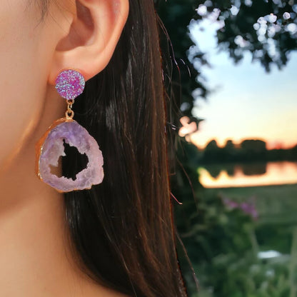 Sparkle & Rock: Mesmerizing Geode Earrings in Purple or Green!