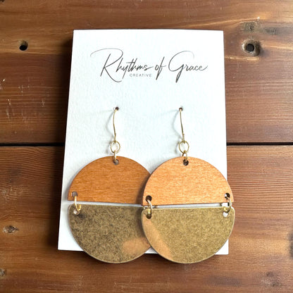 Boho Bliss: Chic Wood & Gold Dangle Earrings for Every Adventure