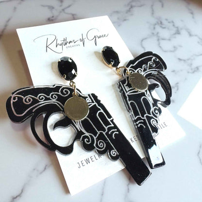 Western Vibes: Handgun Dangle Earrings – Personalized Pistol Style in Black or Peach 🤠