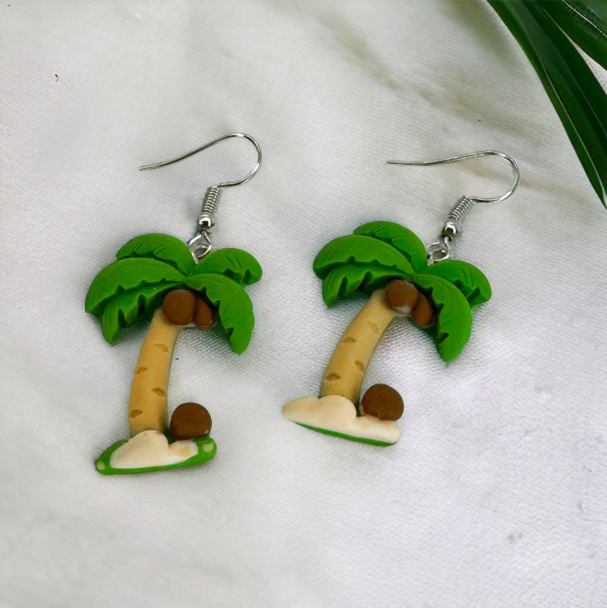 Palm Tree Earrings - Your Ticket to Tropical Bliss! 🌴