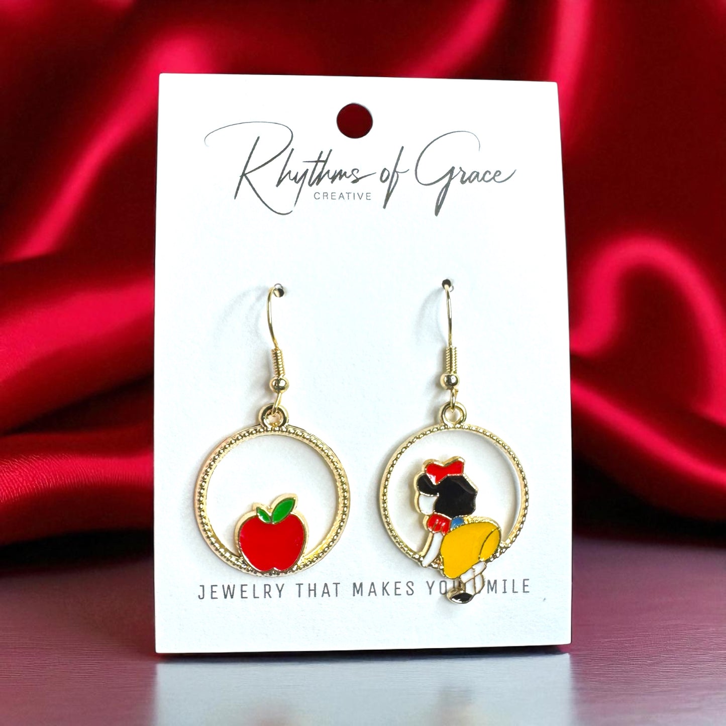 Fairytale Charm: Snow White & Poison Apple Mismatched Earrings 🍎✨