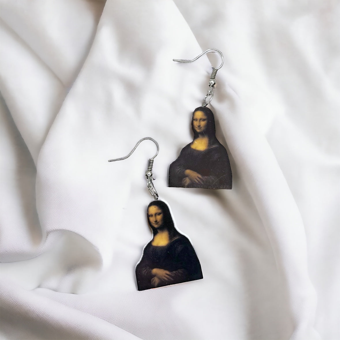Mona Lisa Dangle Earrings: Wear a Masterpiece! 🎨