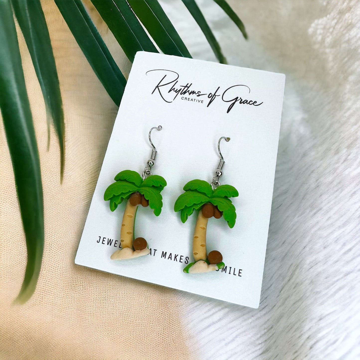 Palm Tree Earrings - Your Ticket to Tropical Bliss! 🌴