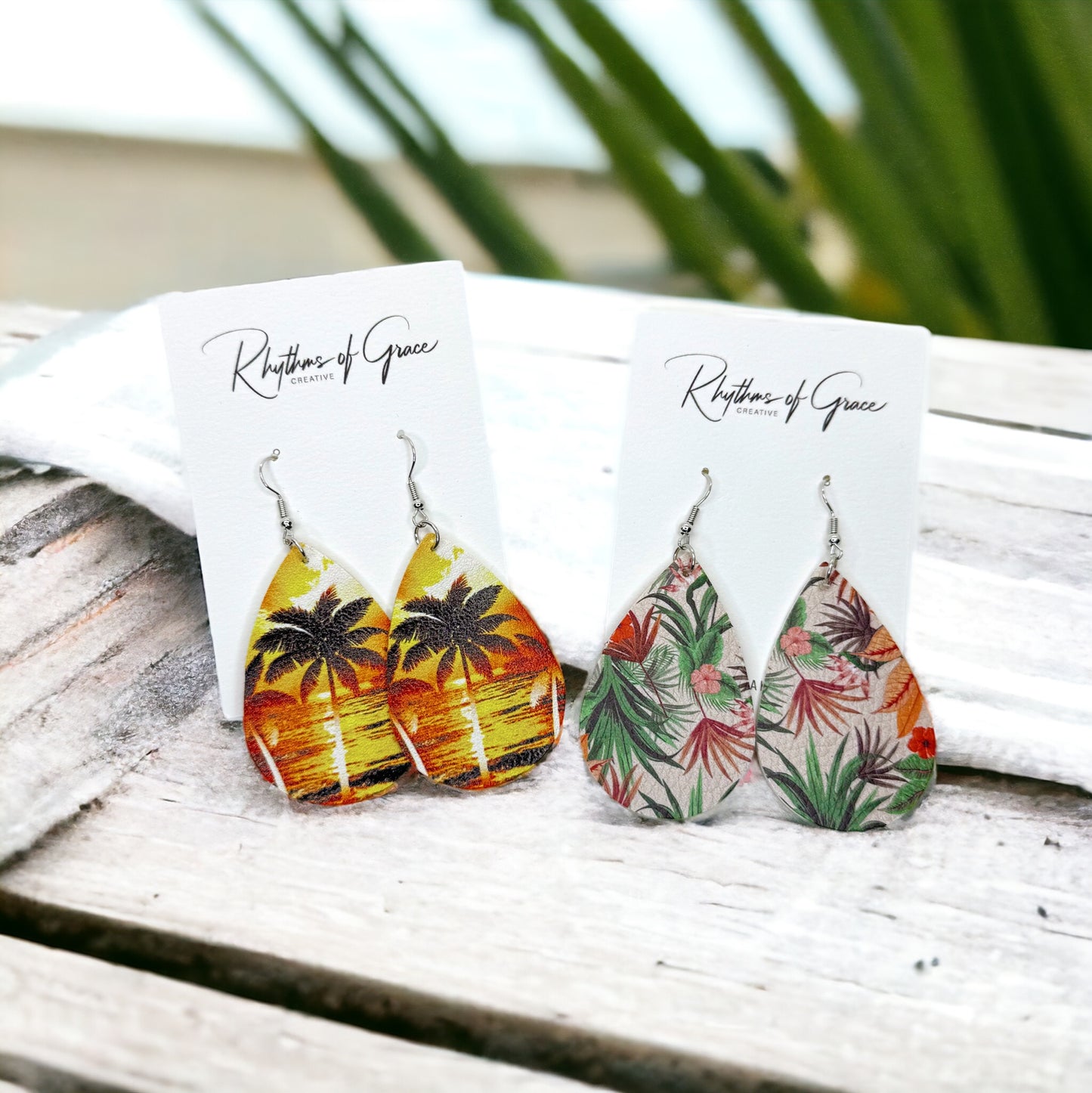 Tropical Bliss Earrings: Island Vibes Ready to Wear!