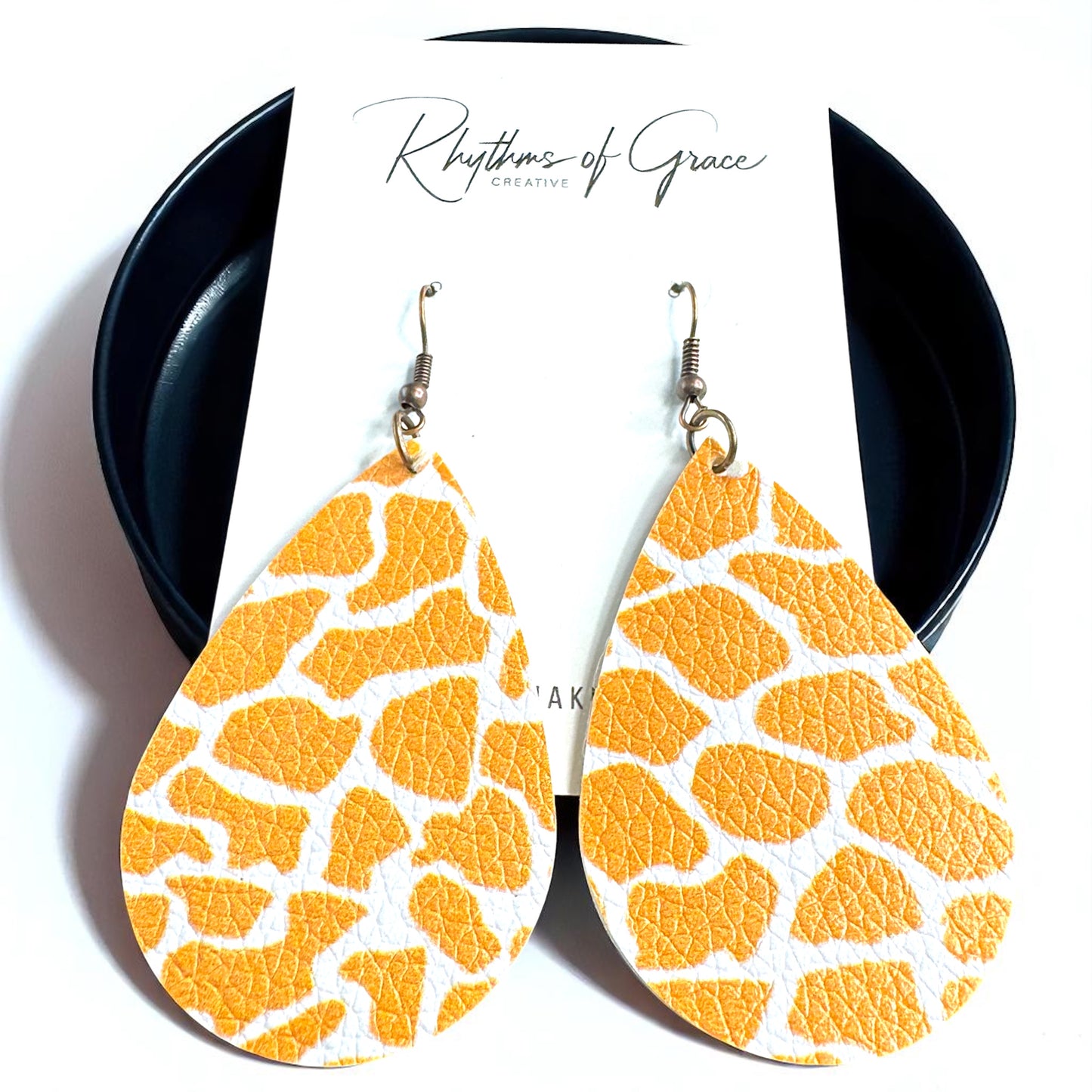 Go Wild with Giraffe Print Teardrop Dangle Earrings – Chic, Fun & Personalizable!