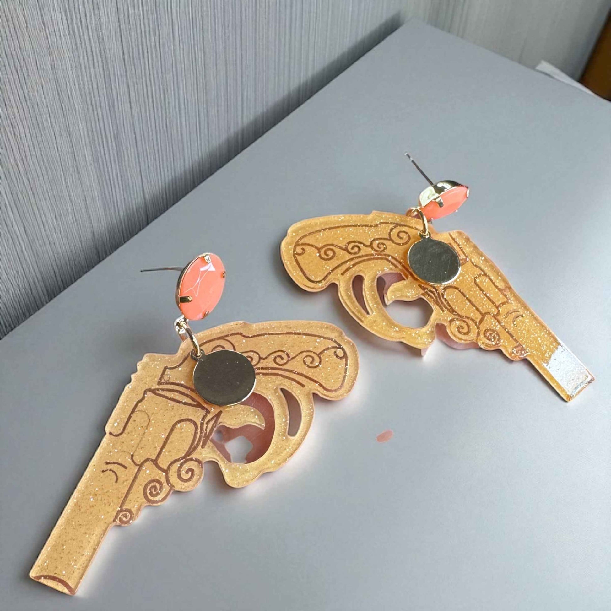 Western Vibes: Handgun Dangle Earrings – Personalized Pistol Style in Black or Peach 🤠