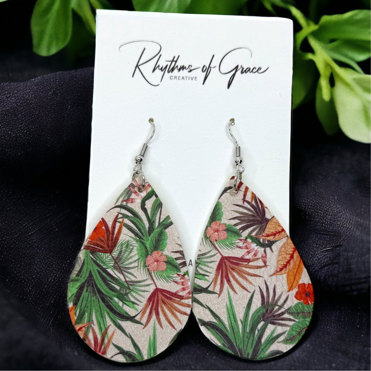 Tropical Bliss Earrings: Island Vibes Ready to Wear!